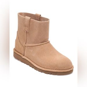 UGG MINI PERF TAWNY SUEDE BOOT NEW SZ 6